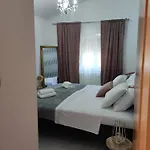 شقة Debora Sa Privatnim Bazenom *