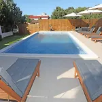 Debora Sa Privatnim Bazenom بولا