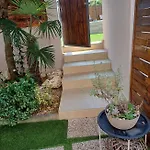 Debora Sa Privatnim Bazenom * بولا