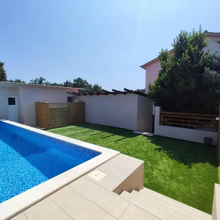 Apartament Debora Sa Privatnim Bazenom