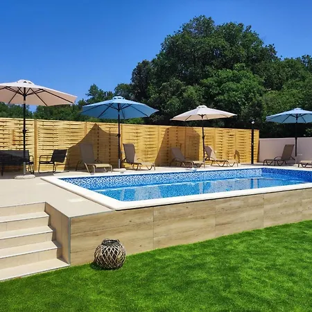 Debora Sa Privatnim Bazenom Apartament