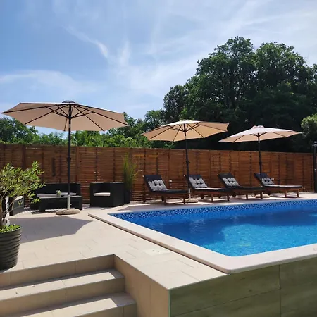 Debora Sa Privatnim Bazenom Apartament Pula