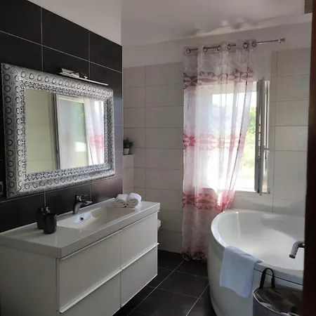 Debora Sa Privatnim Bazenom Apartament