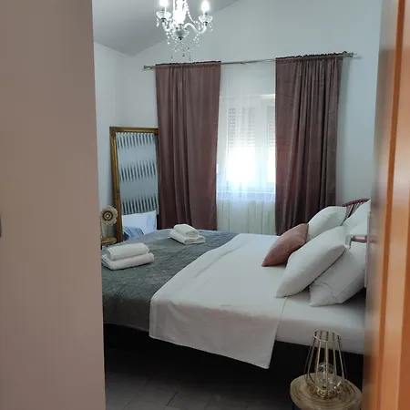 Apartament Debora Sa Privatnim Bazenom *