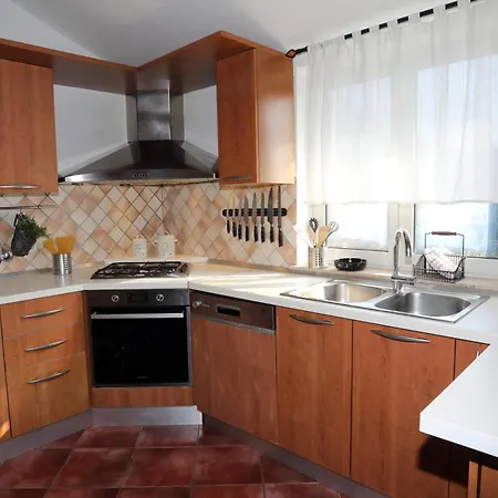 Debora Sa Privatnim Bazenom Apartament *