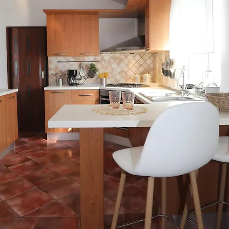 Debora Sa Privatnim Bazenom פולה