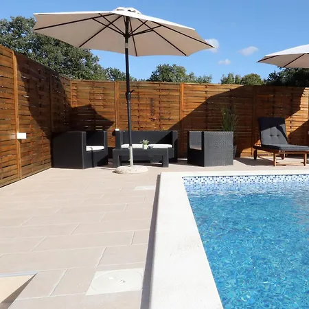 Debora Sa Privatnim Bazenom Apartament Pula