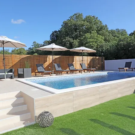 Appartement Debora Sa Privatnim Bazenom Pula