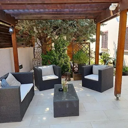 Debora Sa Privatnim Bazenom דירה