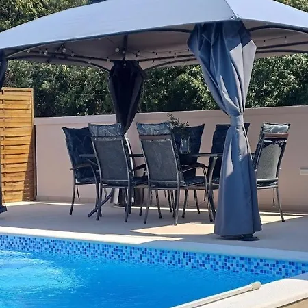 Apartament Debora Sa Privatnim Bazenom