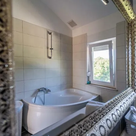 Apartament Debora Sa Privatnim Bazenom Pula