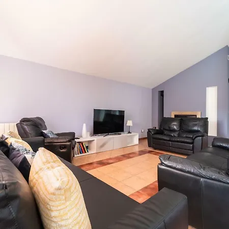 Debora Sa Privatnim Bazenom Apartament