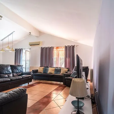 Debora Sa Privatnim Bazenom Apartament
