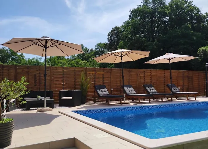 Debora Sa Privatnim Bazenom Appartement Pula