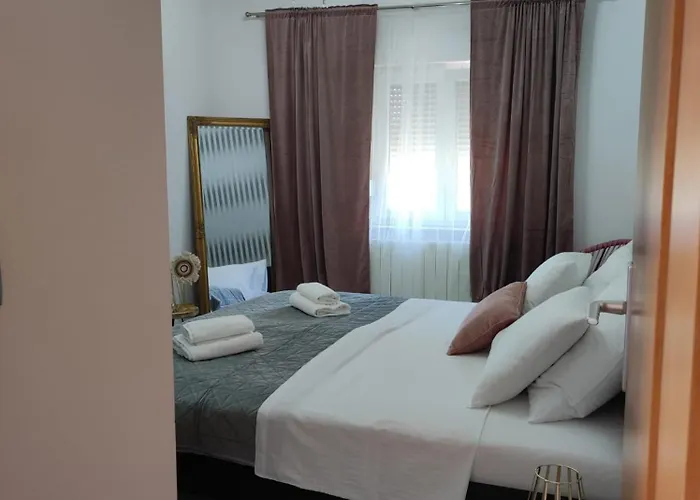 Appartement Debora Sa Privatnim Bazenom *