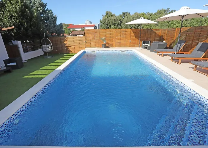 Debora Sa Privatnim Bazenom Appartement *