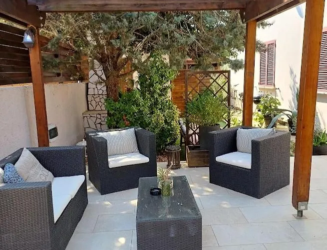 Debora Sa Privatnim Bazenom Appartement