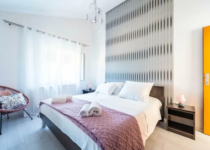 Debora Sa Privatnim Bazenom Pula