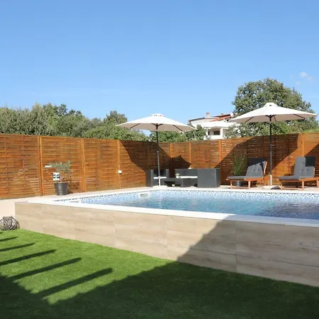 Debora Sa Privatnim Bazenom *