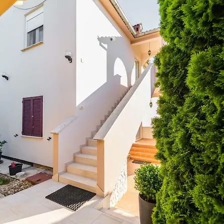 Debora Sa Privatnim Bazenom * Pula