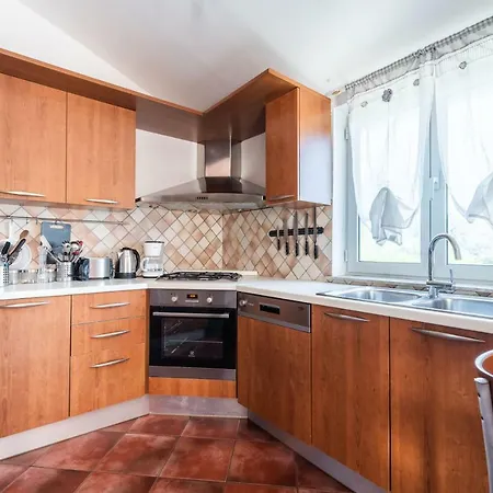 Debora Sa Privatnim Bazenom Apartment *