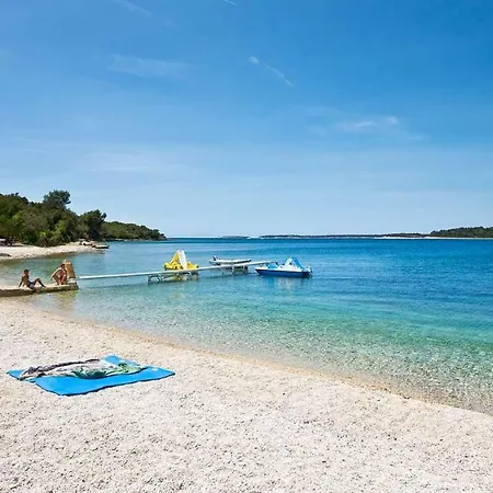 Debora Sa Privatnim Bazenom Apartamento Pula