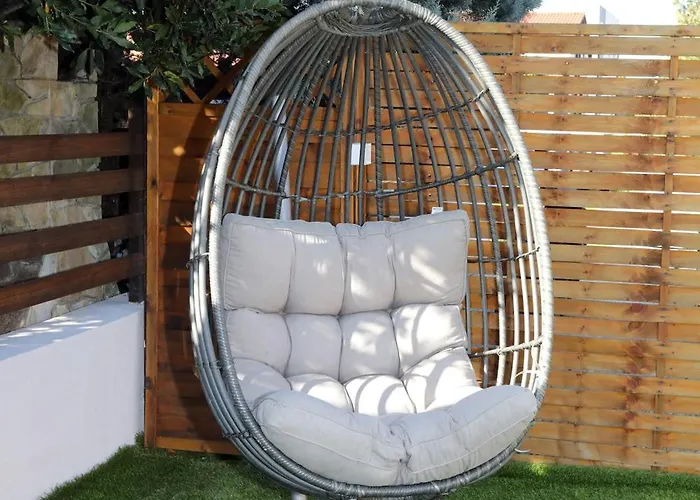 Debora Sa Privatnim Bazenom * 普拉