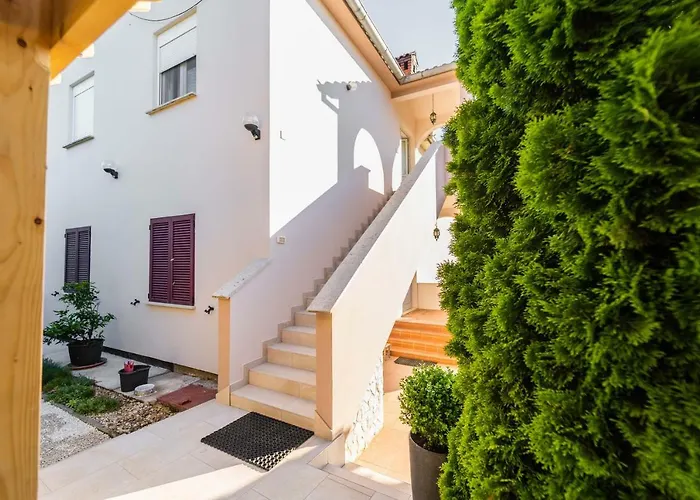 Debora Sa Privatnim Bazenom * 풀라