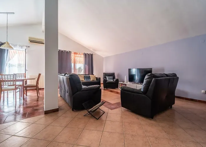 Debora Sa Privatnim Bazenom *