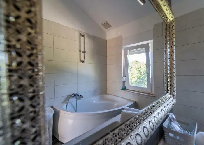 公寓 Debora Sa Privatnim Bazenom 普拉