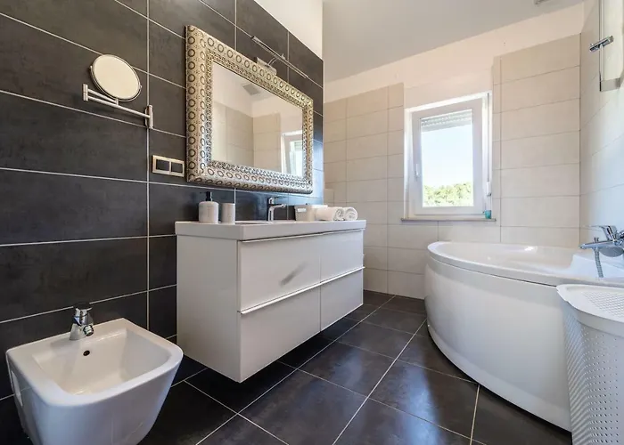 Debora Sa Privatnim Bazenom 公寓