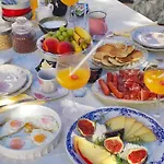 Debora Sa Privatnim Bazenom * プーラ