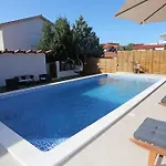 Debora Sa Privatnim Bazenom *