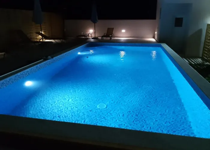 شقة Debora Sa Privatnim Bazenom